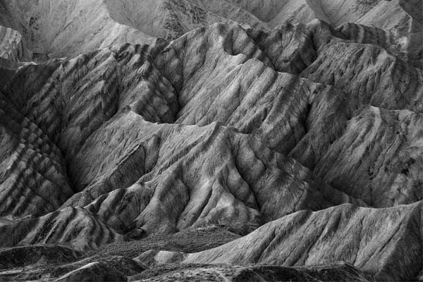 Rainbow-Mountains_bw